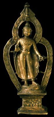 10th century, Kashmir, Shakyamuni, brass, at the Museum der Kulturen in Basel (Switzerland).